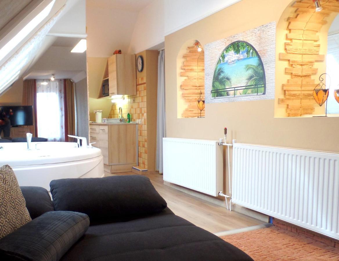 Apartman Siesta Buek - Buekfuerdo Εξωτερικό φωτογραφία
