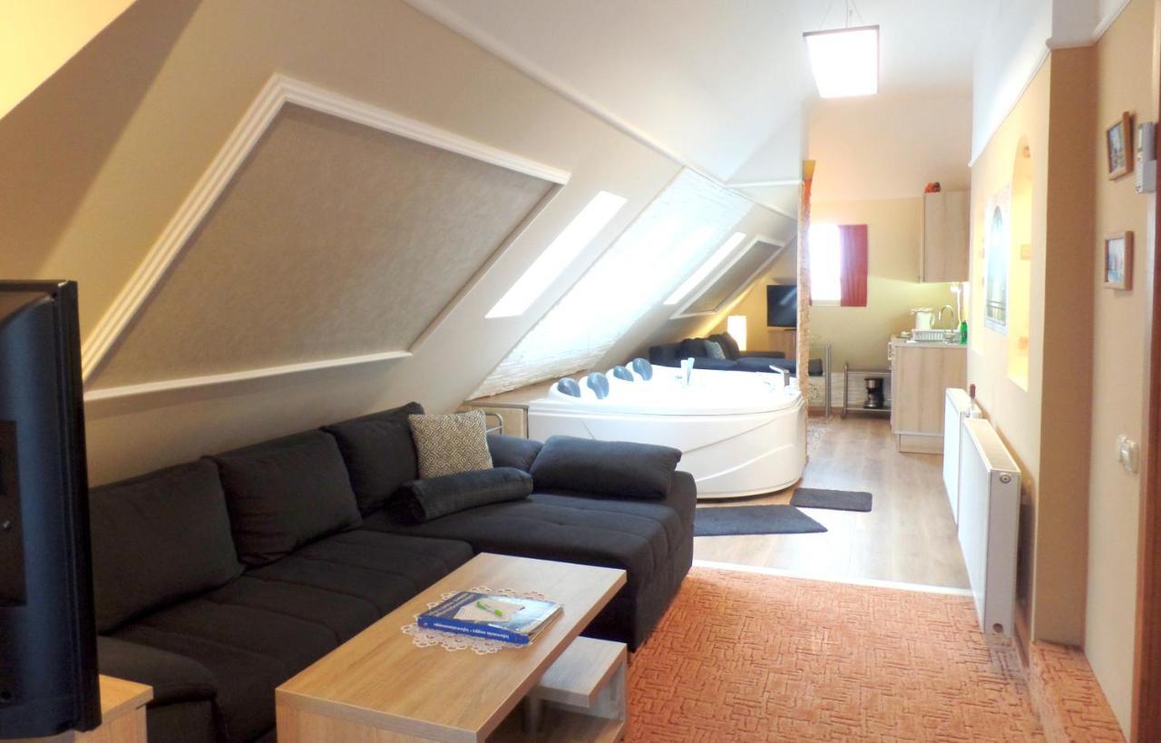 Apartman Siesta Buek - Buekfuerdo Εξωτερικό φωτογραφία